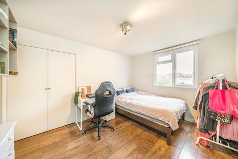 2 bedroom flat to rent, Kings Road, London SW19