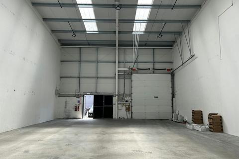Warehouse to rent, Fishponds Rd Wokingham RG41 2AN