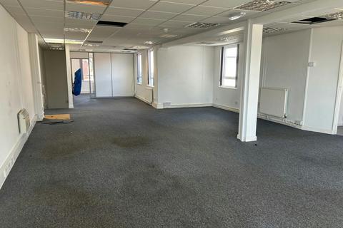 Office to rent, 10-12 Denmark St Wokingham RG40 2BB