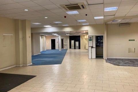 Retail property (high street) to rent, 31 Market Pl Wokingham RG40 1AP