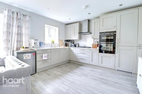 4 bedroom detached house for sale, Hyde Street, Aylesbury