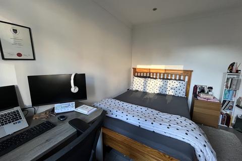 1 bedroom in a house share to rent, Alpha Grove, London E14