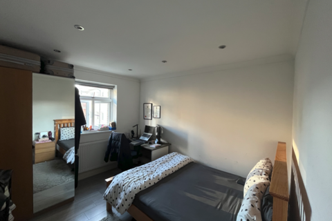 1 bedroom in a house share to rent, Alpha Grove, London E14