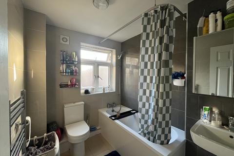 1 bedroom in a house share to rent, Alpha Grove, London E14