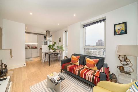 2 bedroom flat to rent, Stockwell Park Walk, London SW9