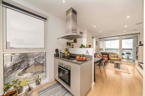 2 bedroom flat to rent, Stockwell Park Walk, London SW9