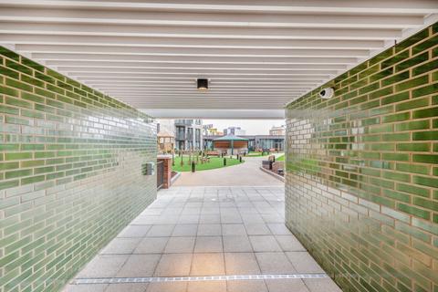 3 bedroom apartment to rent, Cherry House, Repton Gardens