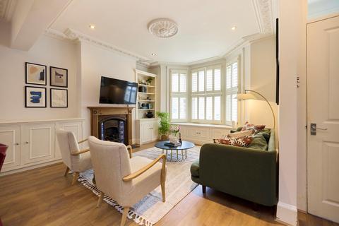 4 bedroom terraced house to rent, Cabul Road, Battersea, SW11