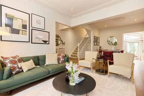4 bedroom terraced house to rent, Cabul Road, Battersea, SW11
