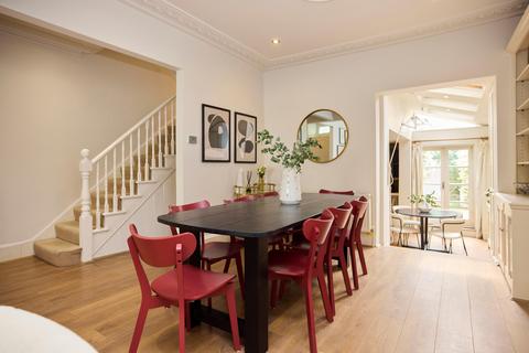 4 bedroom terraced house to rent, Cabul Road, Battersea, SW11
