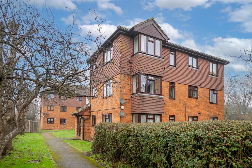 14 Willow Court externals sky.jpg