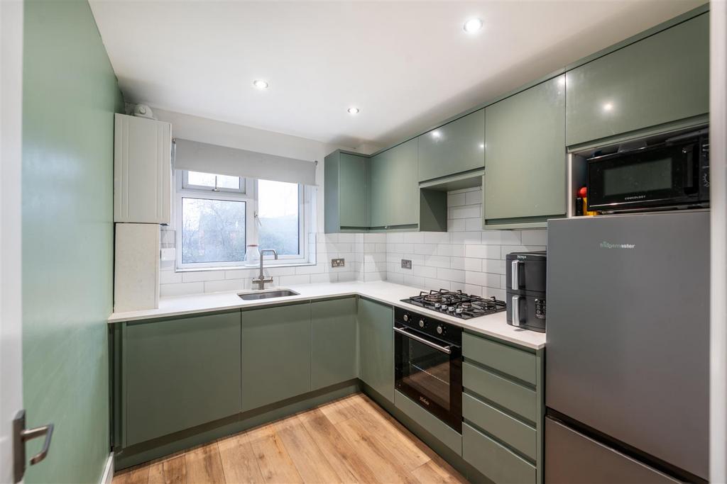 14 Willow Court internals.jpg