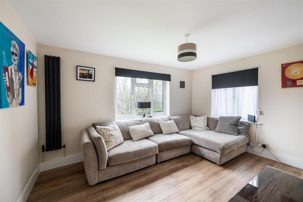 14 Willow Court internals-2.jpg