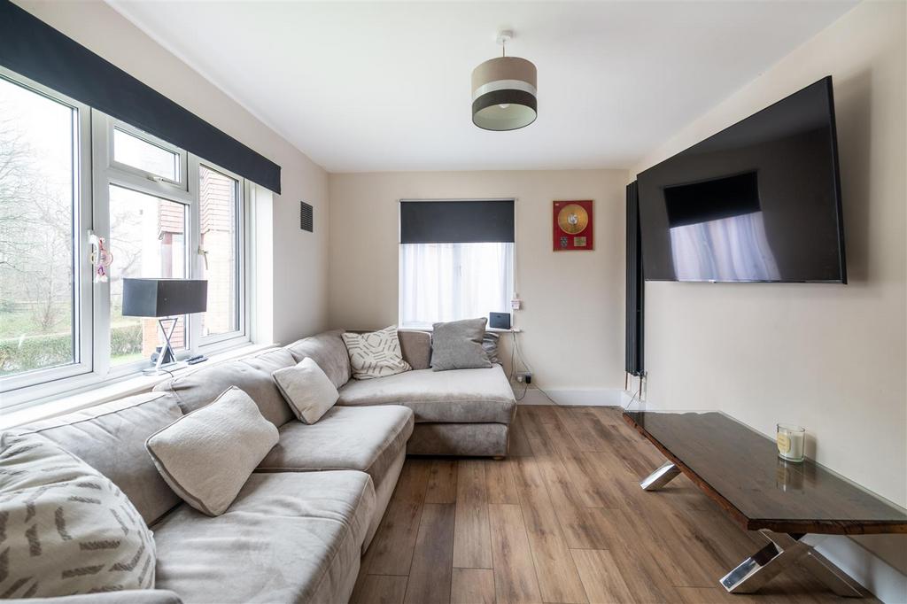14 Willow Court internals-3.jpg