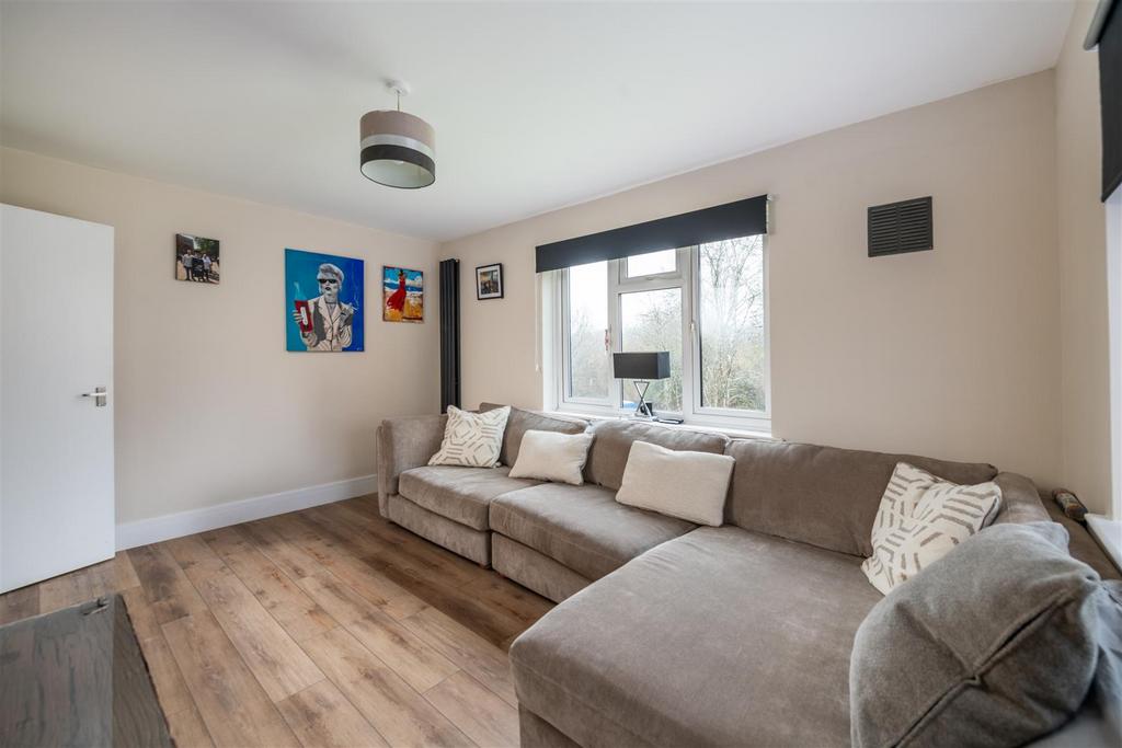 14 Willow Court internals-4.jpg