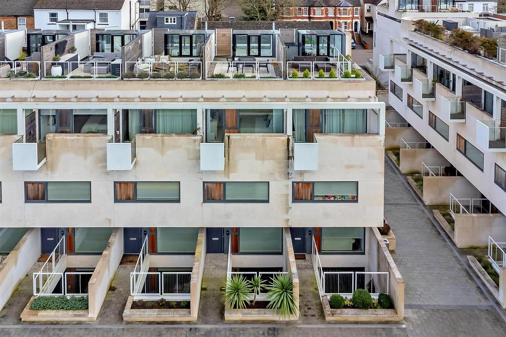 71 Gabriel Square-10.jpg