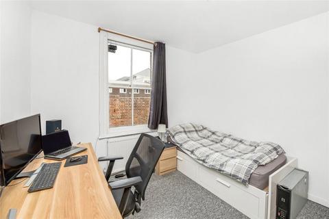 2 bedroom flat to rent, Northlands Street, London SE5