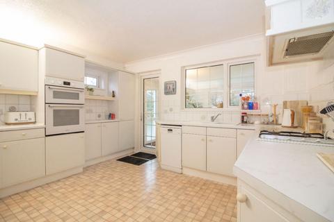 2 bedroom detached bungalow for sale, Fairmead Walk, Cowplain, PO8 9AL