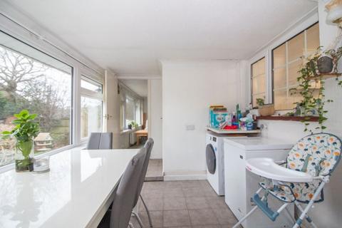2 bedroom detached bungalow for sale, Fairmead Walk, Cowplain, PO8 9AL