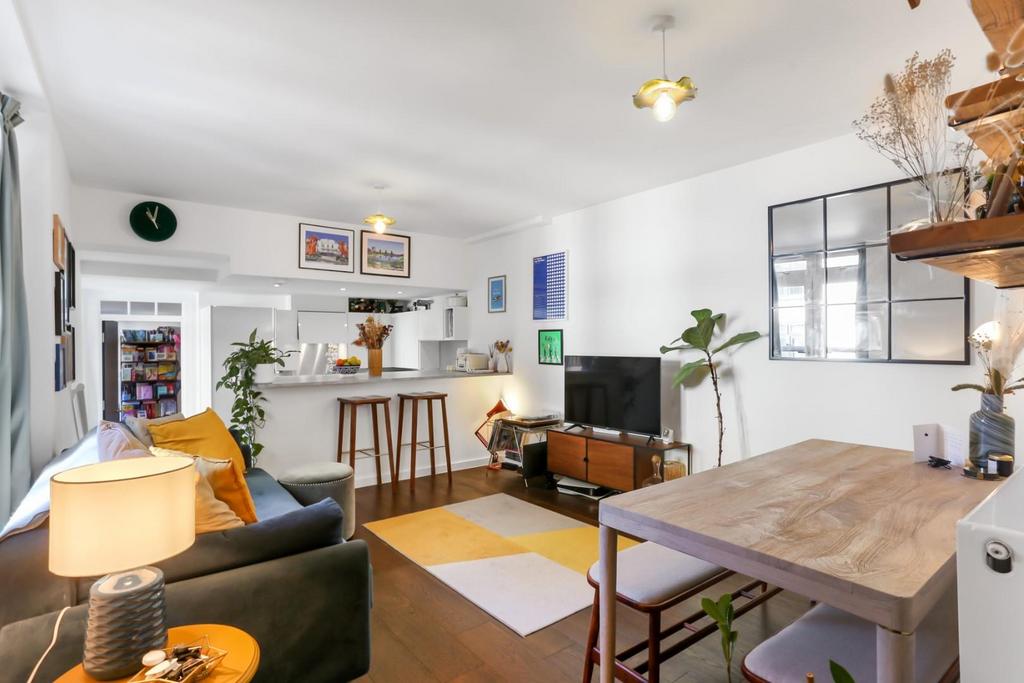 Kitchen/reception
