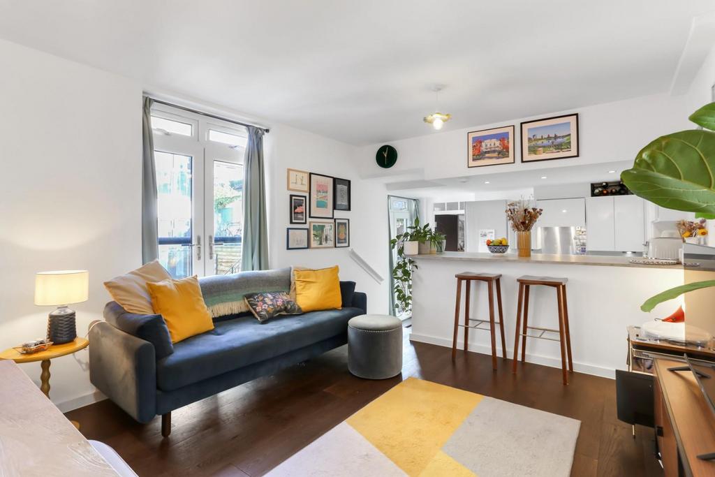 Kitchen/reception