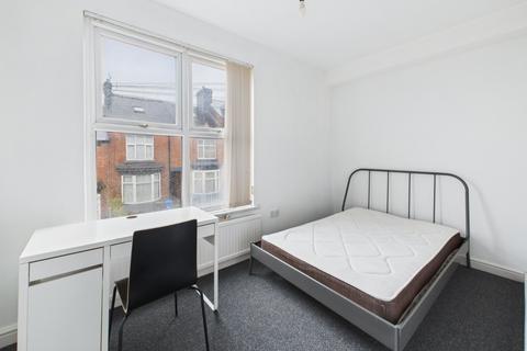 4 bedroom terraced house to rent, Hunter House Road, Sheffield S11