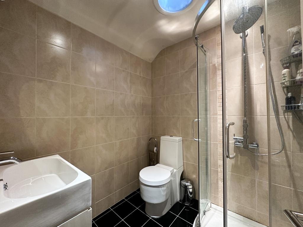 Family shower room room