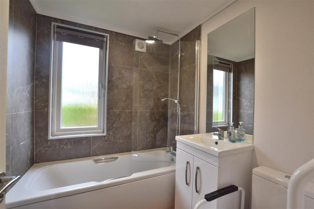 Family Bathroom.JPG
