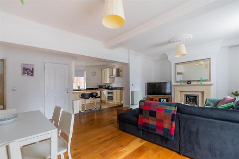 2 bedroom apartment to rent, Westgate Street, Cardiff CF10