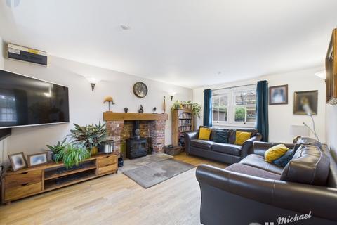 4 bedroom detached house for sale, Church Street, Aylesbury