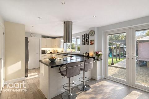 5 bedroom detached house for sale, Brunel Drive, Northampton