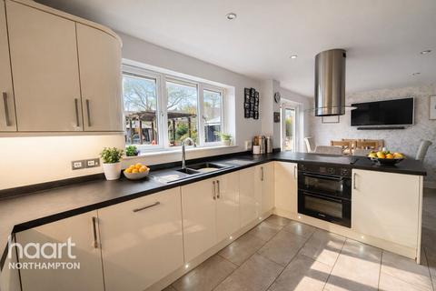 5 bedroom detached house for sale, Brunel Drive, Northampton
