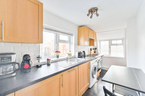 2 bedroom flat to rent, Clapham Road, Kennington, London, SW9