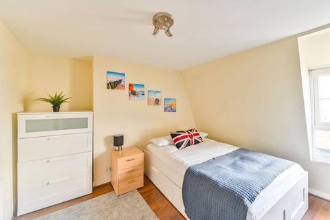 2 bedroom flat to rent, Clapham Road, Kennington, London, SW9