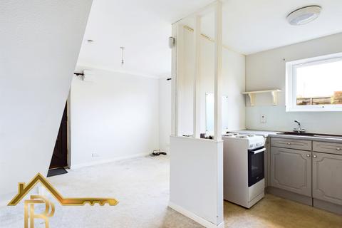 1 bedroom semi-detached house to rent, 85 Rosslyn Avenue, Romford