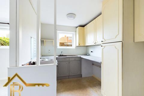 1 bedroom semi-detached house to rent, 85 Rosslyn Avenue, Romford