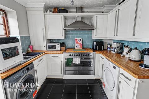 2 bedroom end of terrace house for sale, Coxswain Read Way, Caister-on-Sea