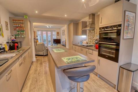 4 bedroom detached house for sale, Walton on the naze CO14