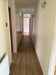 2 bedroom flat to rent, Conegar Court, Slough, SL1 3SH