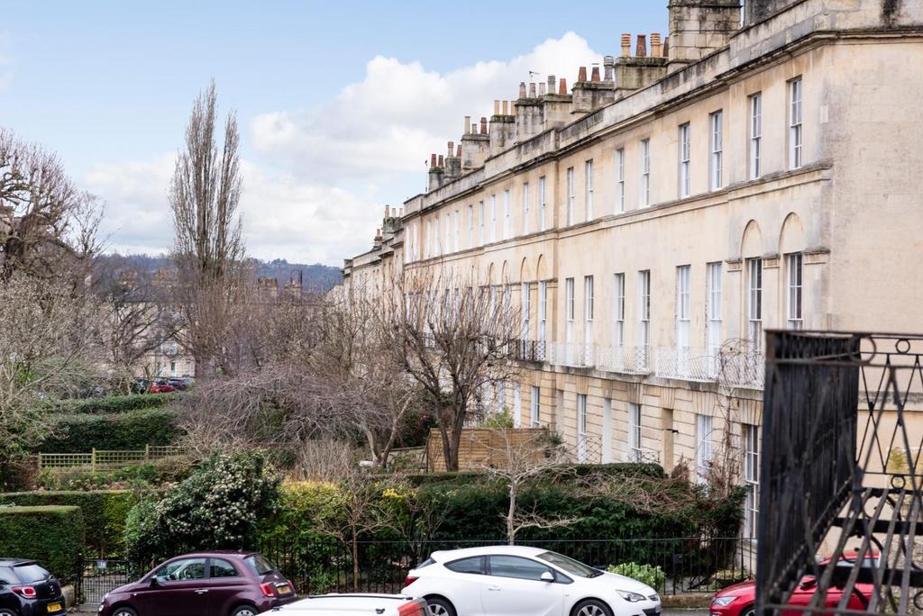 The Flat, 4 Beaufort East, Bath, BA1 6 QD-9.jpg