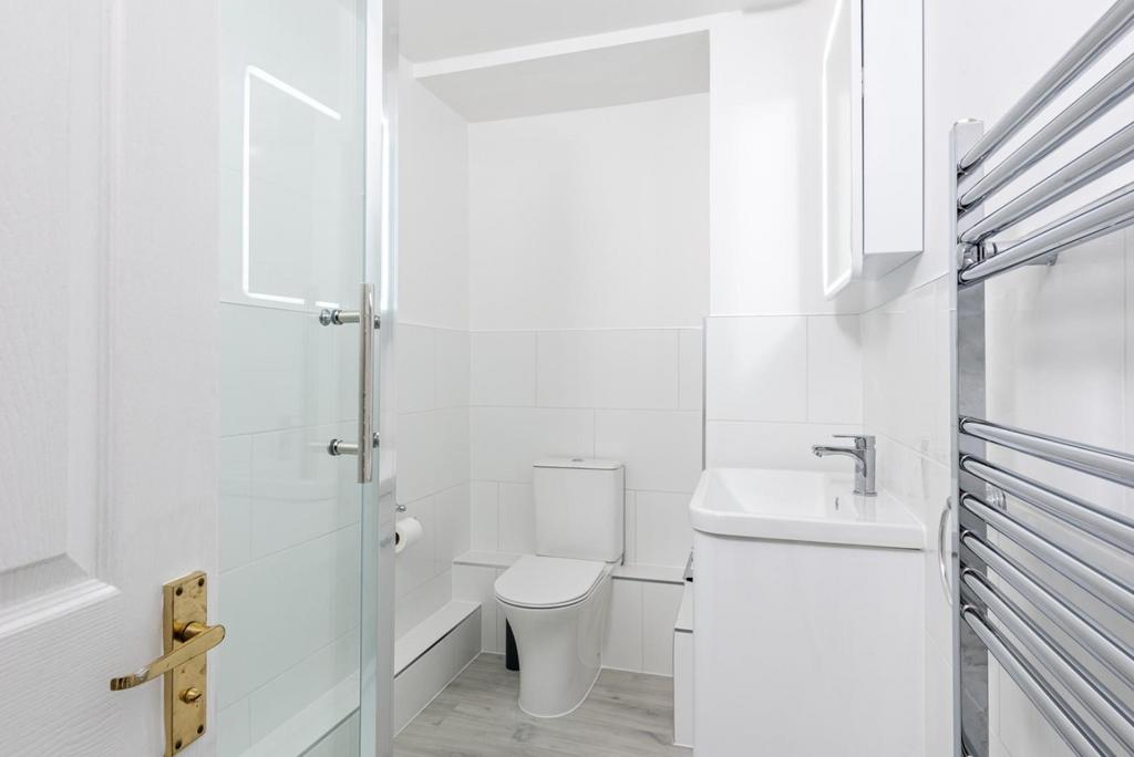 The Flat, 4 Beaufort East, Bath, BA1 6 QD-12.jpg