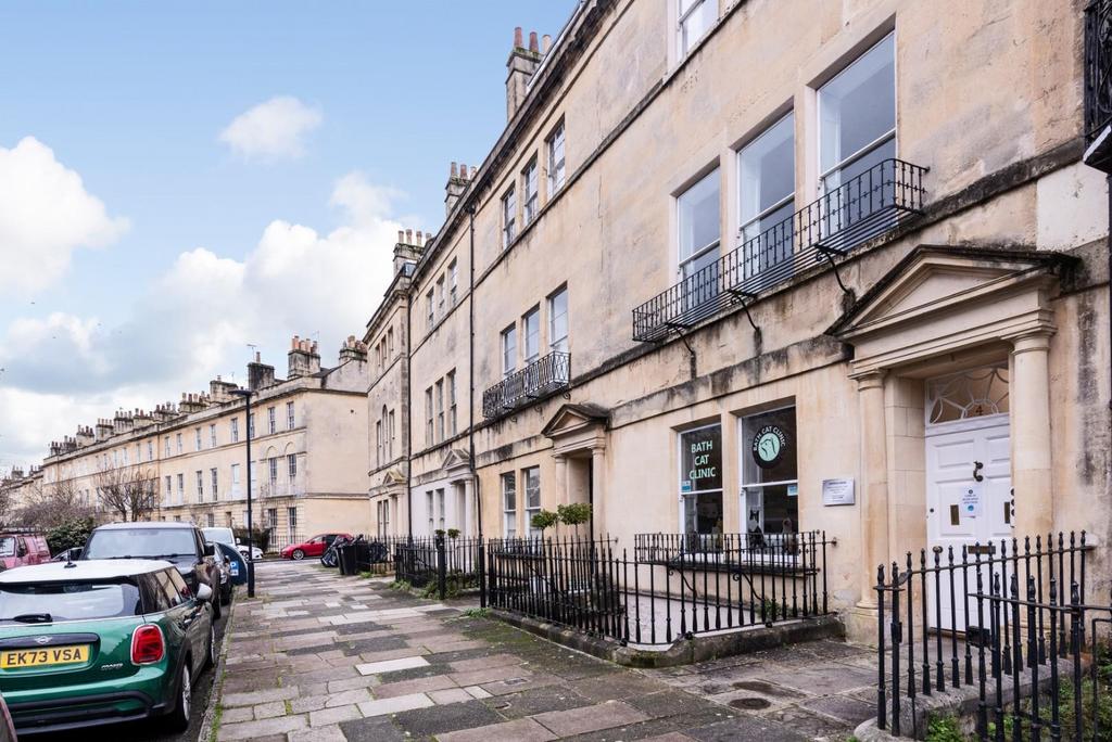 The Flat, 4 Beaufort East, Bath, BA1 6 QD-2.jpg