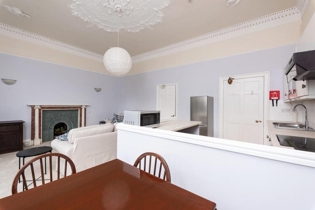The Flat, 4 Beaufort East, Bath, BA1 6 QD-10.jpg