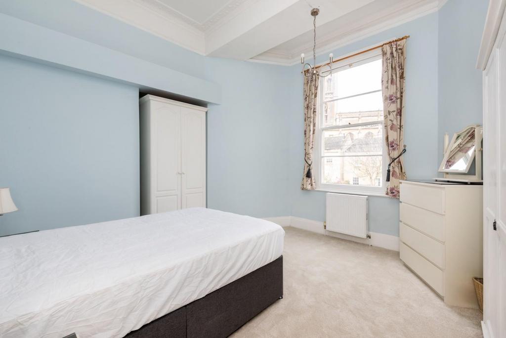 The Flat, 4 Beaufort East, Bath, BA1 6 QD-13.jpg