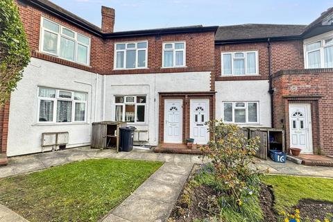 2 bedroom flat to rent, Westminster Close, Ilford