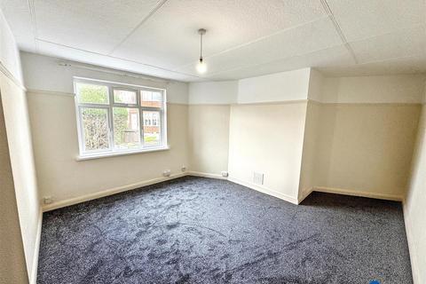 2 bedroom flat to rent, Westminster Close, Ilford