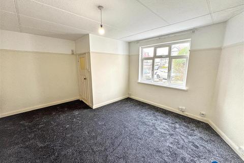 2 bedroom flat to rent, Westminster Close, Ilford