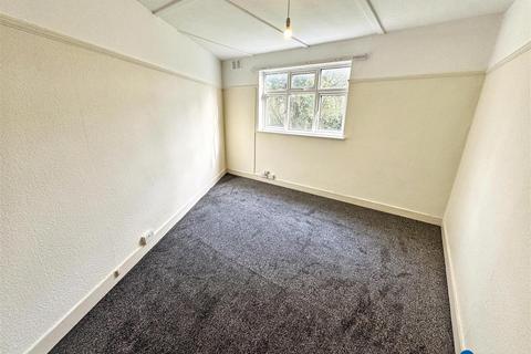 2 bedroom flat to rent, Westminster Close, Ilford