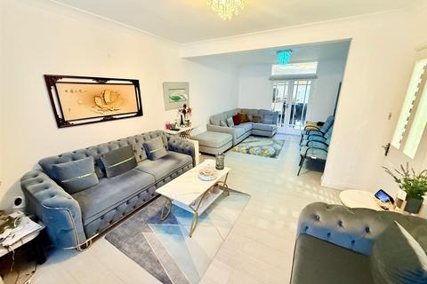 4 bedroom terraced house for sale, Burnham Road, London