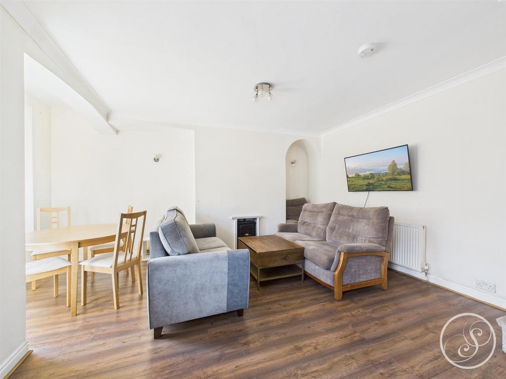 Living area/kitchen/dining area